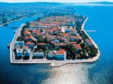 In the center of tourism, cultural and all known events in the historic center of Zadar, there is room...