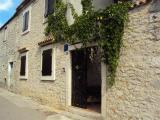 Apartments in a quiet area of ​​Zadar, Diklu. Just a few minutes walk from the beach. Trade and...