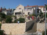 The apartments are situated in family house in a quiet area 100m from the Postira.Udaljeni mora.Udaljenost...