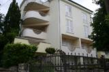 Family apartment modernly decorated. It consists of a terrace, a kitchen, living room, bathroom, two...