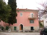 Mares apartment is located near the beach and downtown. Located in a quiet neighborhood where there...
