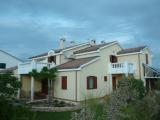 Fully equipped and modern rooms in a quiet Privlake, the facility is located by the sea (3m to the sea...
