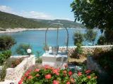 Apartments are well equipped and are located in a cottage in the village green and peaceful environment...