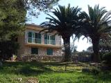 SOLITARY RETREAT - ONLY SEA & PINETREES! Apartment Villa Merara is located in the bay of Stari Trogir...