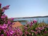 This is a house with two exclusive suites. Located in an attractive area of ​​town. The south side...