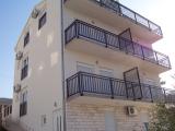 We rent luxury apartments on the island of Ciovo, with air conditioning, parking, grill, TV / Sat, DVD...