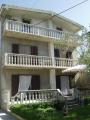 Fully equipped and modern apartment in a quiet area of ​​Albanians, placed second row to the sea...