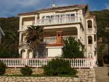 This house is located in Supetarska Drazi next ACI marina. It is only 50 meters from the shops and 20m...