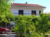 Family house situated in a quiet area, only 5 minutes from downtown and the beach. 5 +1 Apartment very...