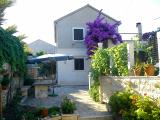 Two apartments on the first floor in the center. Large yard, second row from the sea and sandy beaches...