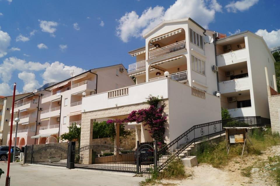 Civil considerado lección Apartments Promajna - Apartments Villa Niko | Direct-Croatia.com