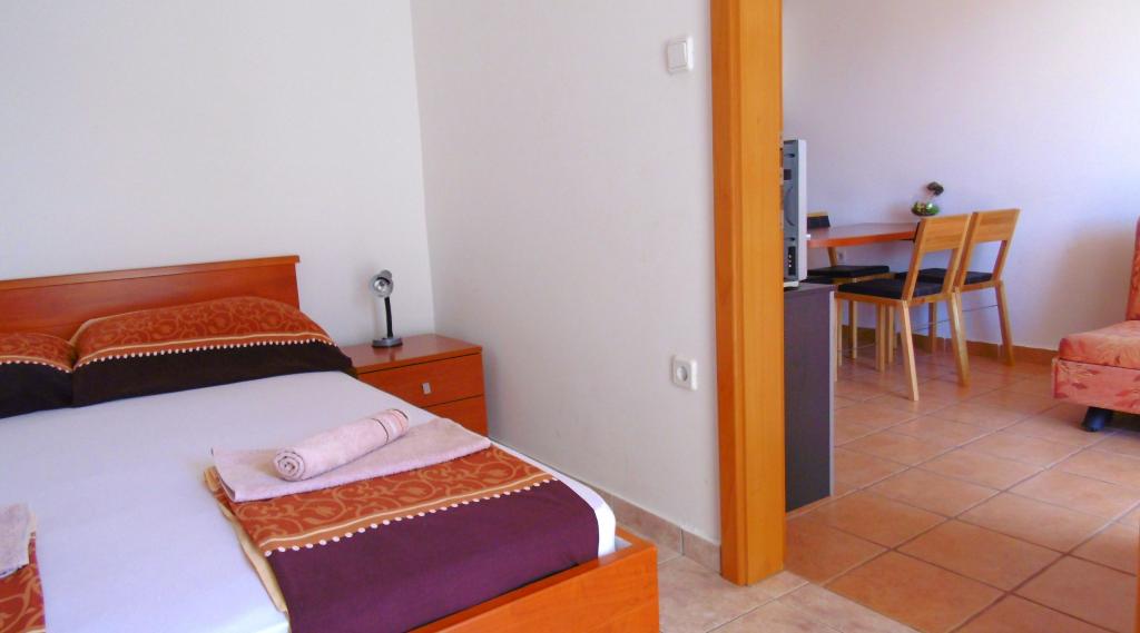 Apartments Pag Novalja Apartments Frog