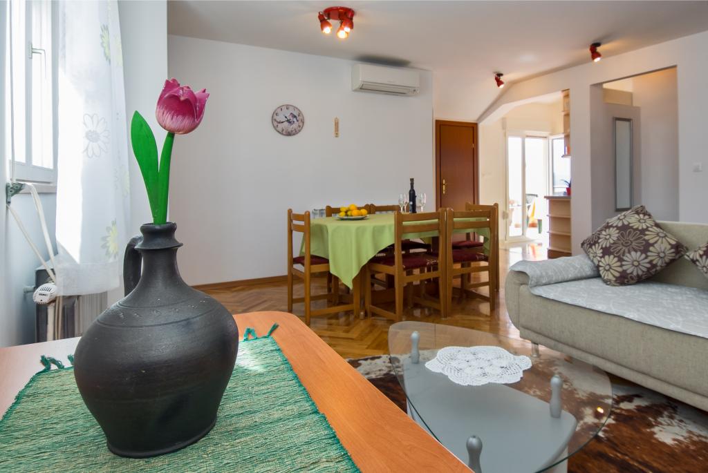 Apartments Stobreč Apartment Iskra