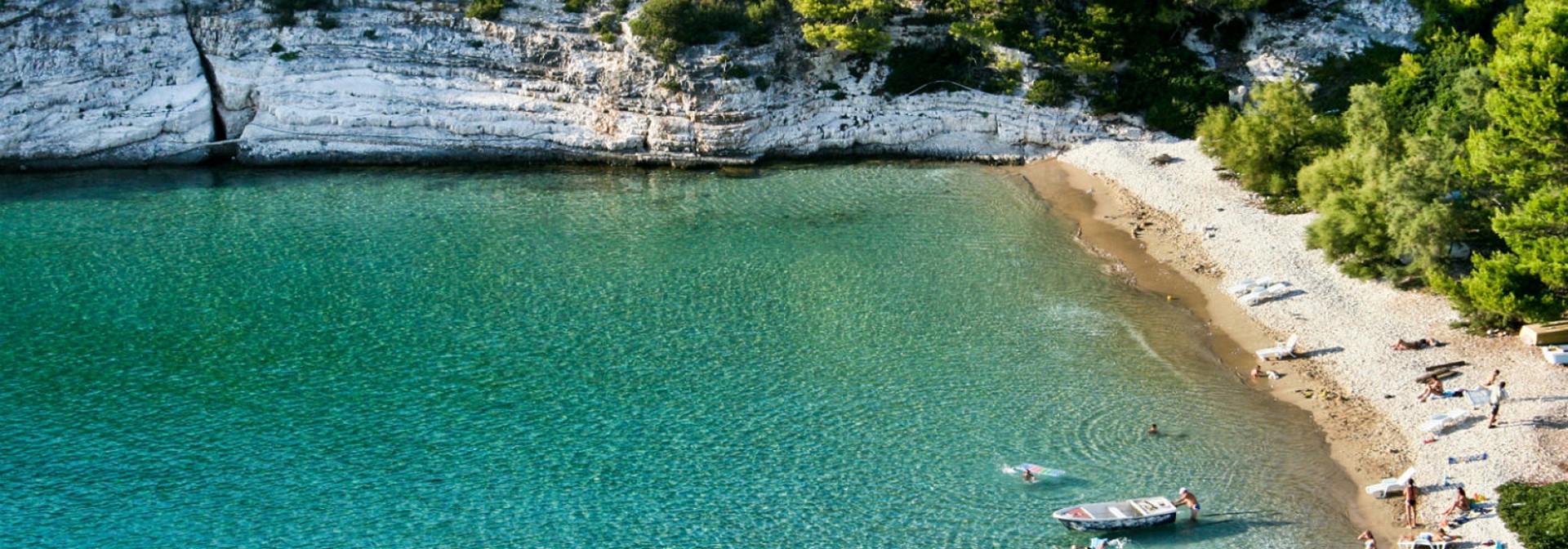 Apartments in Biševo