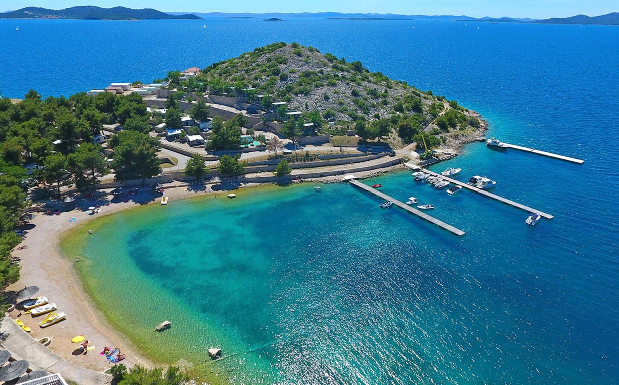 Peace oasis beach in Drage accommodation and apartments nearby | Direct