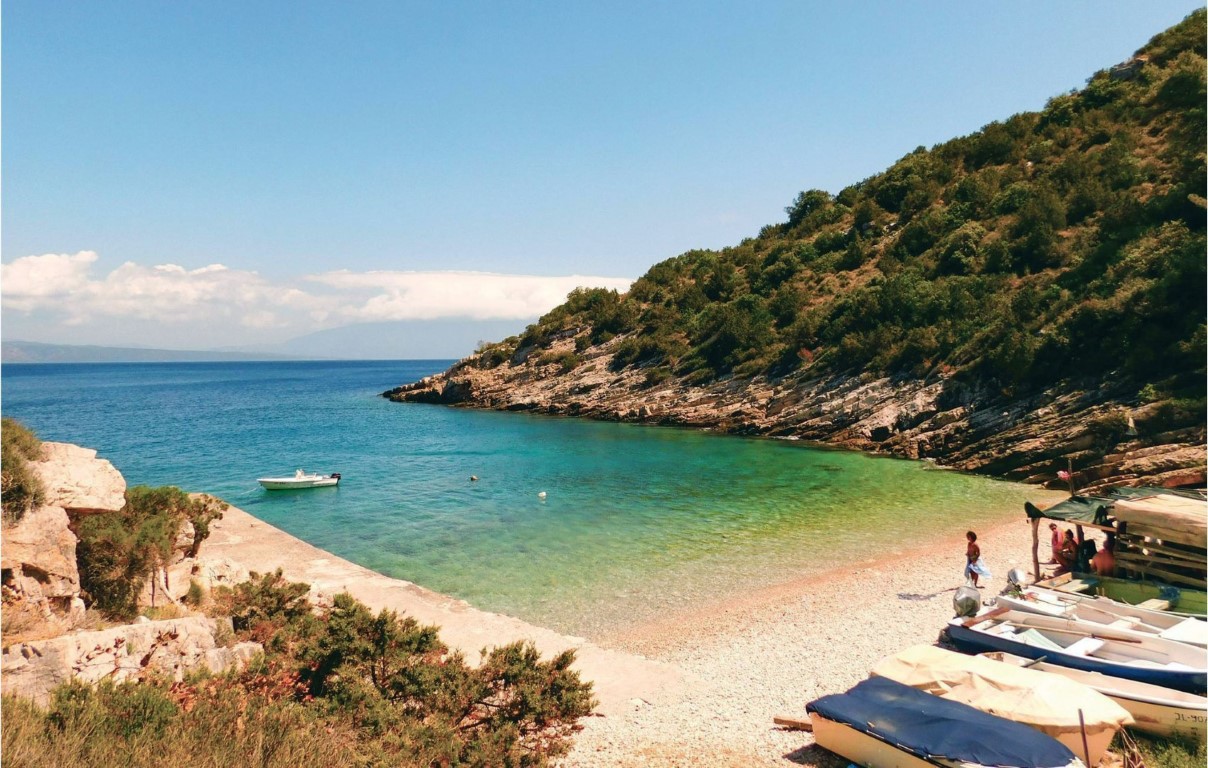 ze-ja-beach-on-hvar-accommodation-and-apartments-nearby-direct