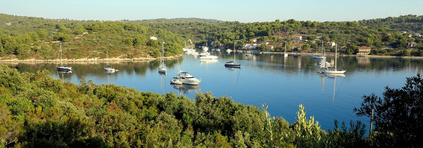 Apartments in Šolta Nečujam